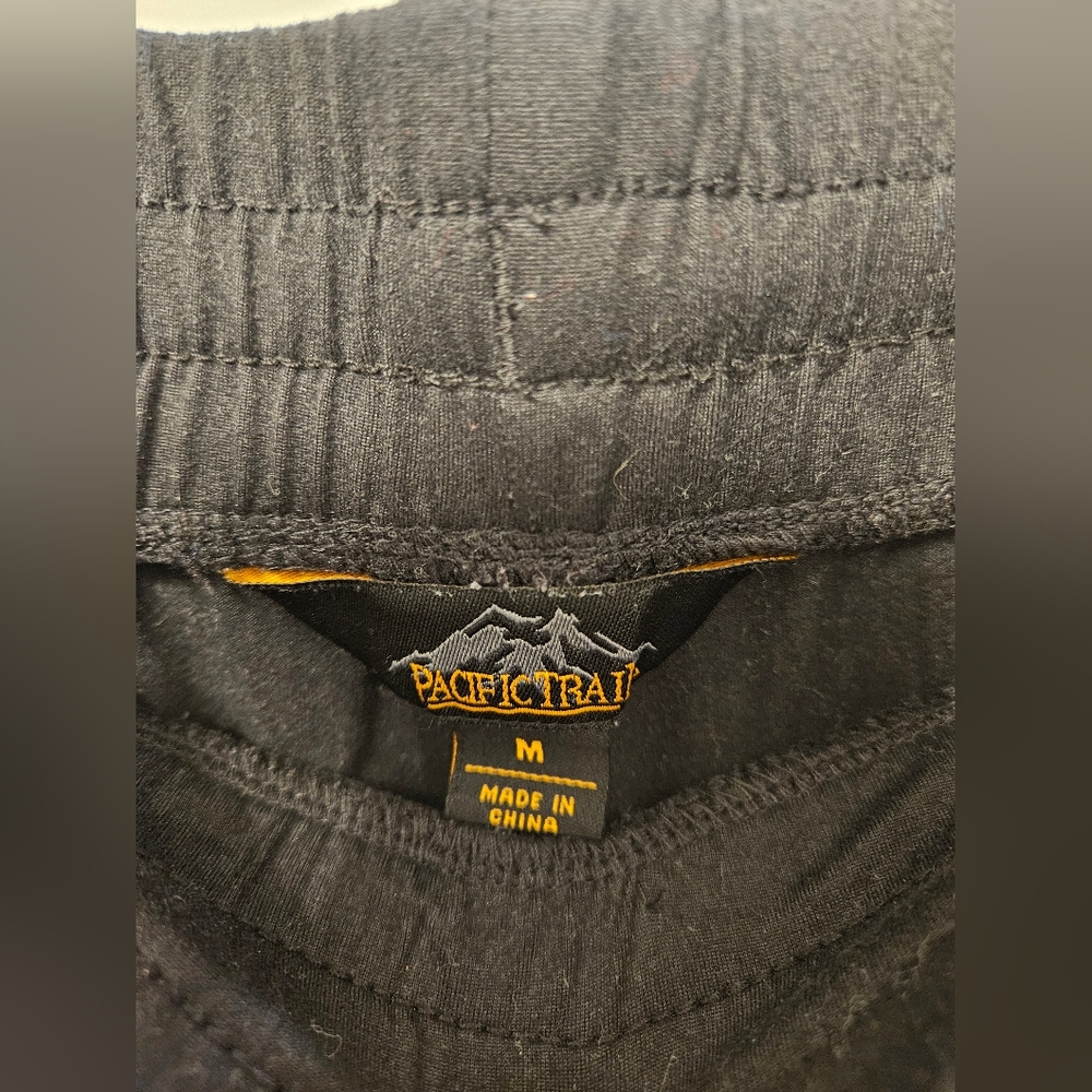 Shorts - Picture 3 of 4